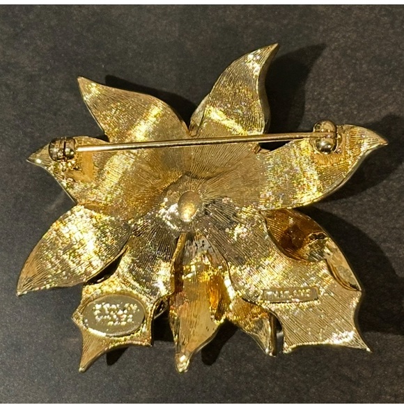 Vintage Nolan Miller Glamour Collection Poinsettia Brooch Gold Tone Cream - Picture 4 of 4